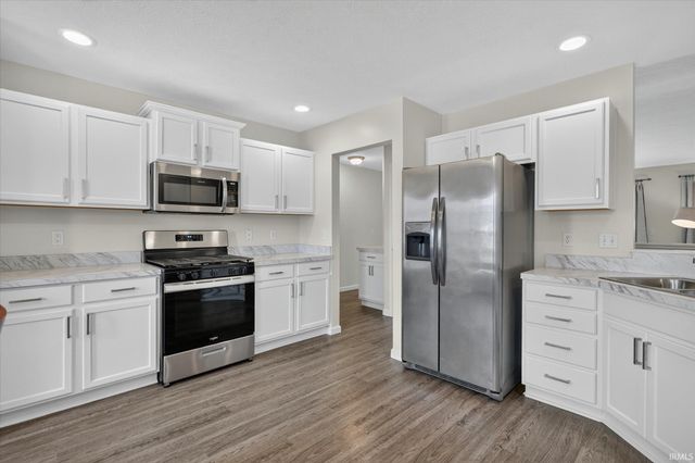 51740 Melwood Court, South Bend, IN 46628