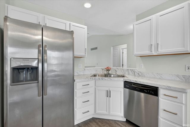 51740 Melwood Court, South Bend, IN 46628
