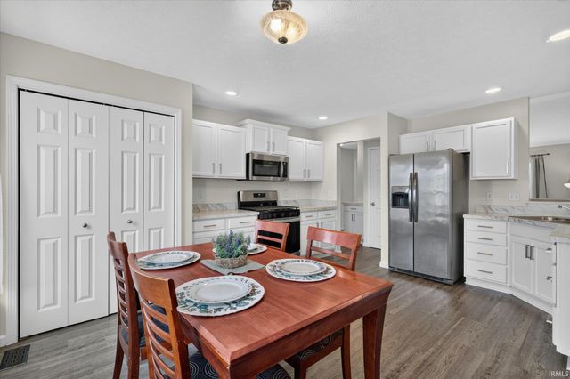 51740 Melwood Court, South Bend, IN 46628