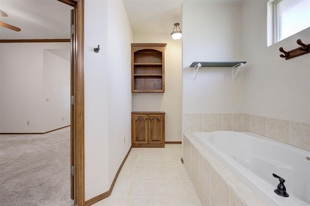 4315 Gallant Fox Drive, Edmond, OK 73025