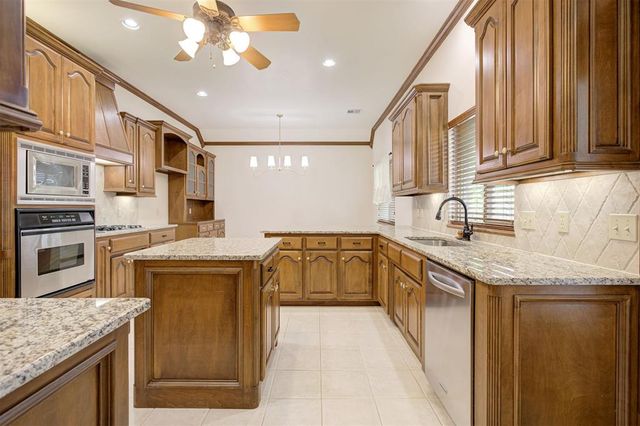 4315 Gallant Fox Drive, Edmond, OK 73025