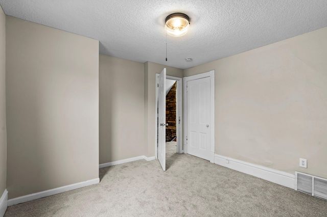 1632 Englewood Avenue, Saint Paul, MN 55104