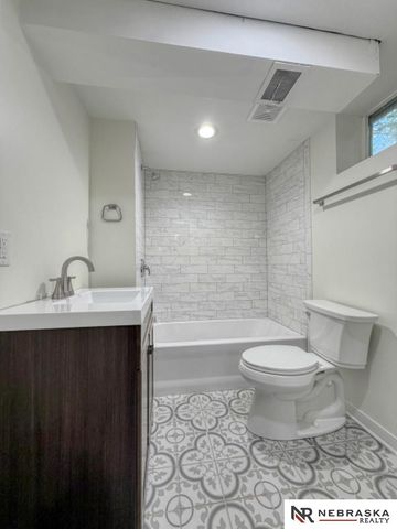 6036 Walnut Street, Omaha, NE 68106