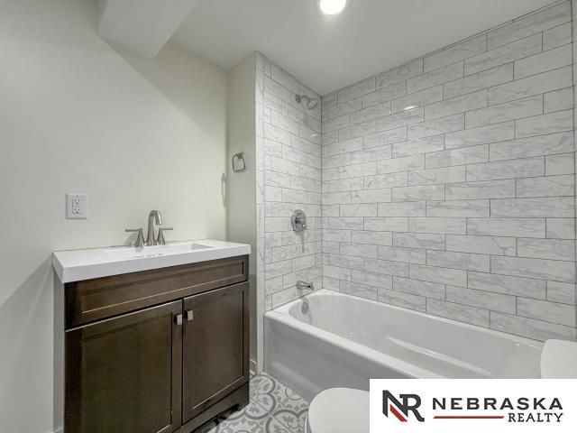 6036 Walnut Street, Omaha, NE 68106
