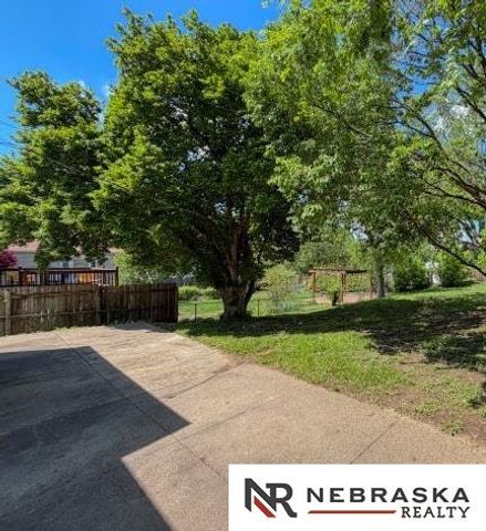 6036 Walnut Street, Omaha, NE 68106