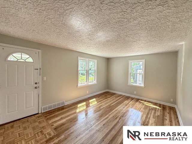 6036 Walnut Street, Omaha, NE 68106