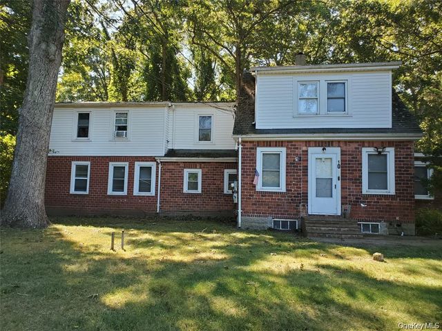 10 Sally Lane, Ridge, NY 11961