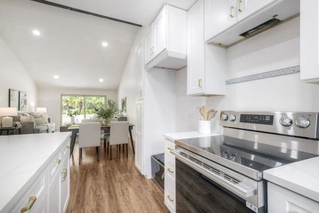 1973 Fairlee Drive, Encinitas, CA 92024