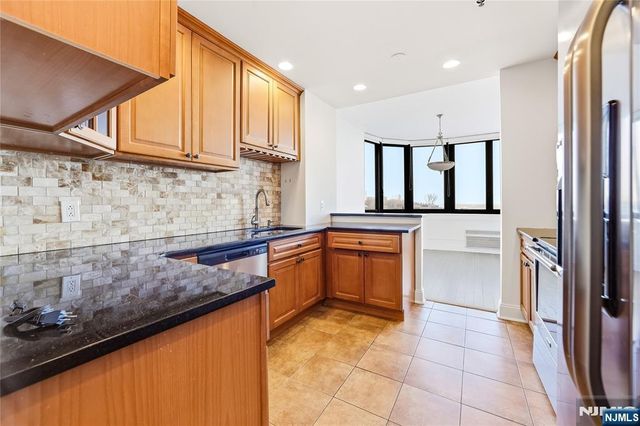 100 Winston Drive 5MN, Cliffside Park, NJ 07010