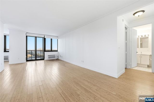 100 Winston Drive 5MN, Cliffside Park, NJ 07010