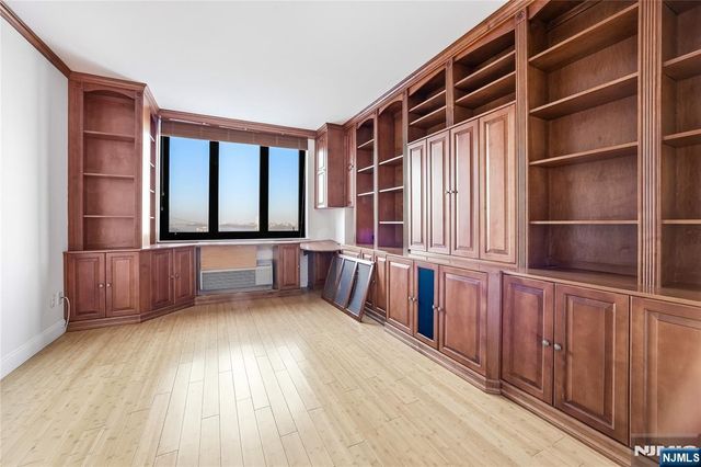 100 Winston Drive 5MN, Cliffside Park, NJ 07010