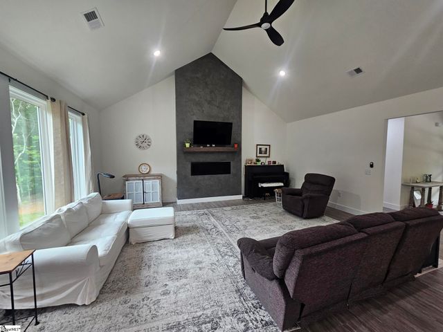 4220 N Blue Ridge Drive, Greer, SC 29651