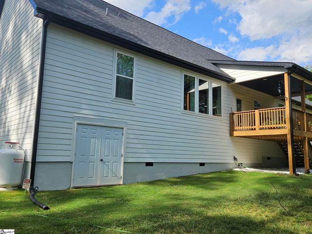 4220 N Blue Ridge Drive, Greer, SC 29651