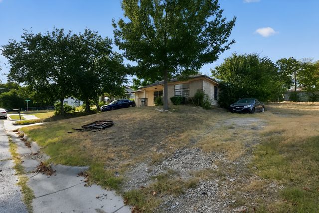 5532 Fernander Drive, Fort Worth, TX 76107