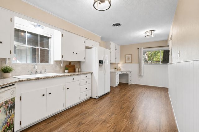 3505 Sunset Lane, Dalworthington Gardens, TX 76016