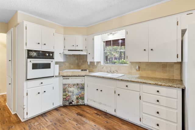 3505 Sunset Lane, Dalworthington Gardens, TX 76016