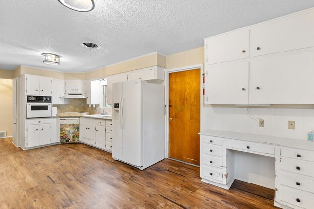 3505 Sunset Lane, Dalworthington Gardens, TX 76016