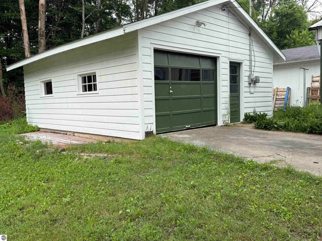 4465 Filter Road, Harrison, MI 48625