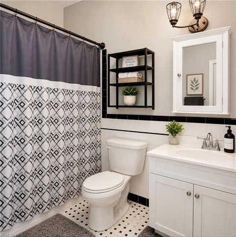 17 Warren DR, Newport News, VA 23608