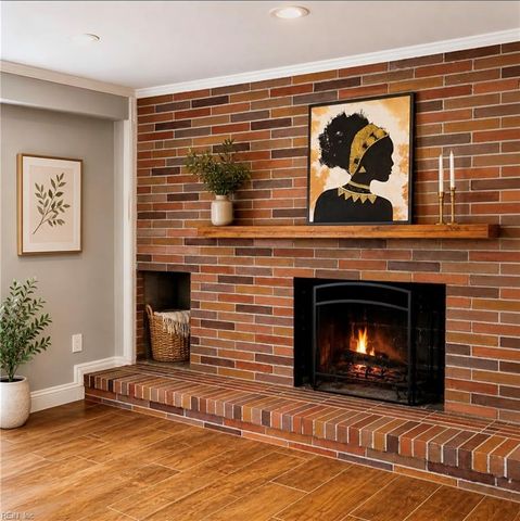 17 Warren DR, Newport News, VA 23608