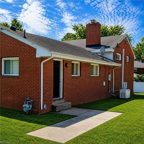 17 Warren DR, Newport News, VA 23608