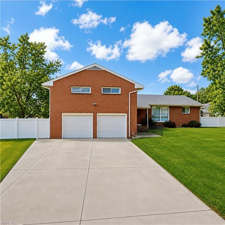 17 Warren DR, Newport News, VA 23608