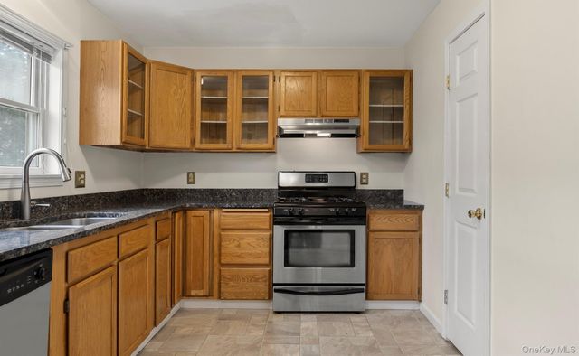 1 Melucci Court, West Haverstraw, NY 10993