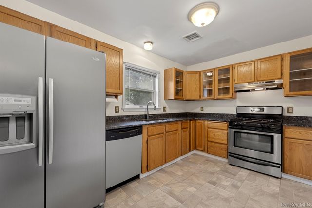 1 Melucci Court, West Haverstraw, NY 10993