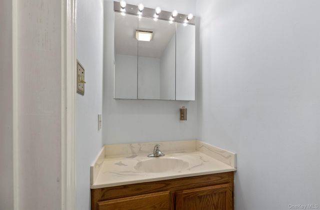 1 Melucci Court, West Haverstraw, NY 10993