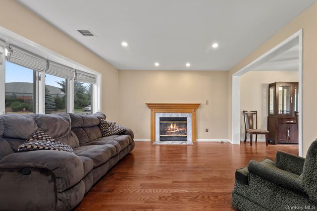 1 Melucci Court, West Haverstraw, NY 10993