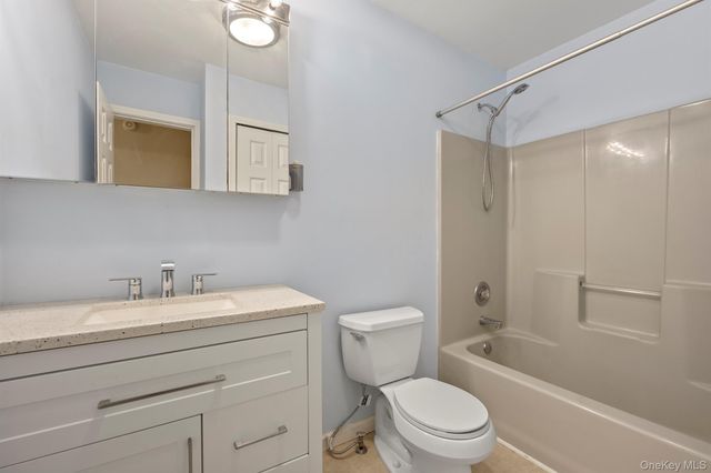 1 Melucci Court, West Haverstraw, NY 10993