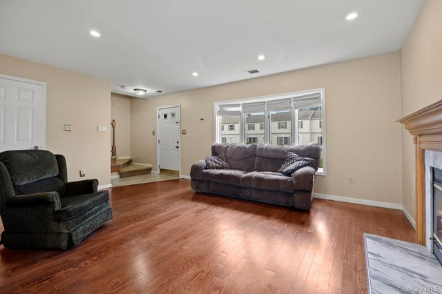 1 Melucci Court, West Haverstraw, NY 10993