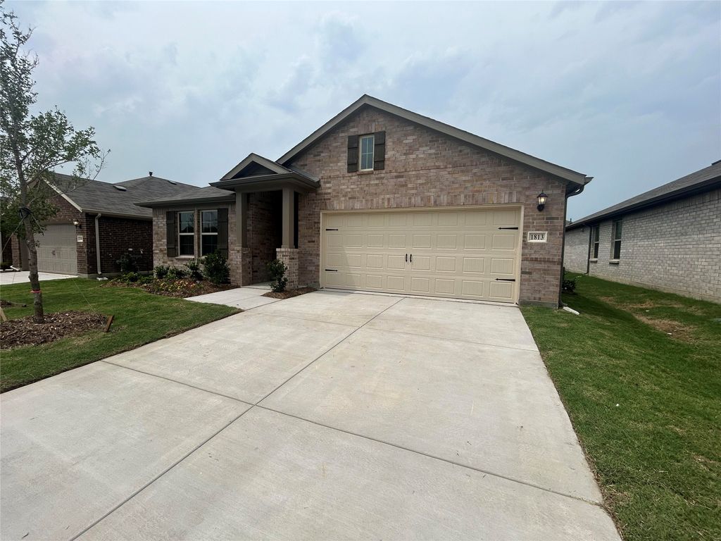 1813 Huisache Street, Royse City, TX 75189