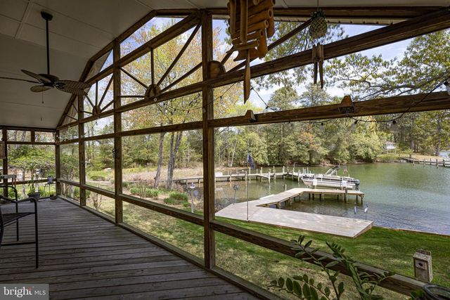 37 HICKORY LN, Reedville, VA 22539