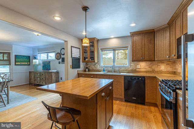 37 HICKORY LN, Reedville, VA 22539