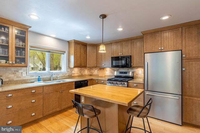 37 HICKORY LN, Reedville, VA 22539