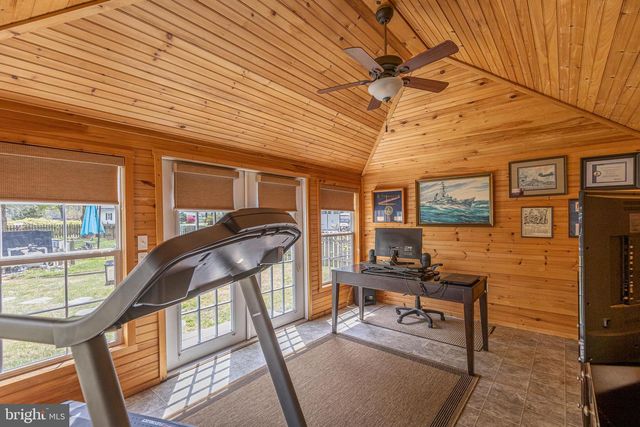 37 HICKORY LN, Reedville, VA 22539