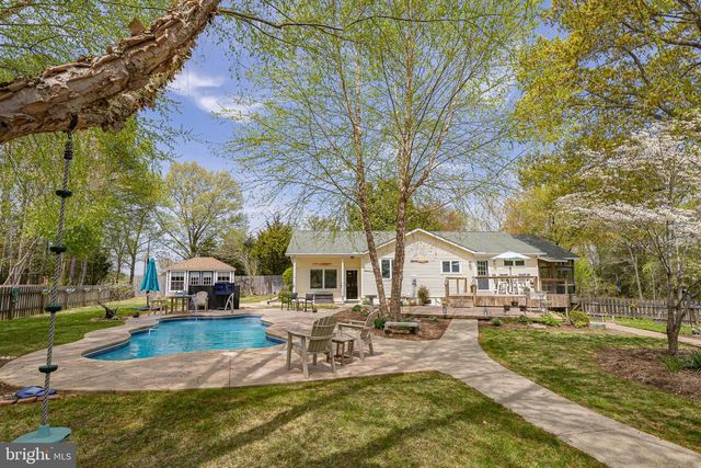 37 HICKORY LN, Reedville, VA 22539