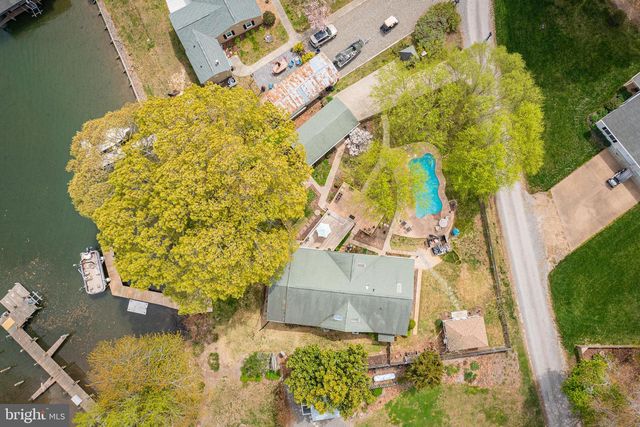 37 HICKORY LN, Reedville, VA 22539