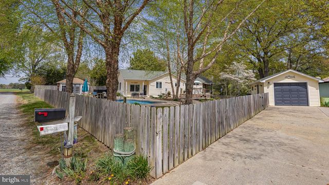 37 HICKORY LN, Reedville, VA 22539