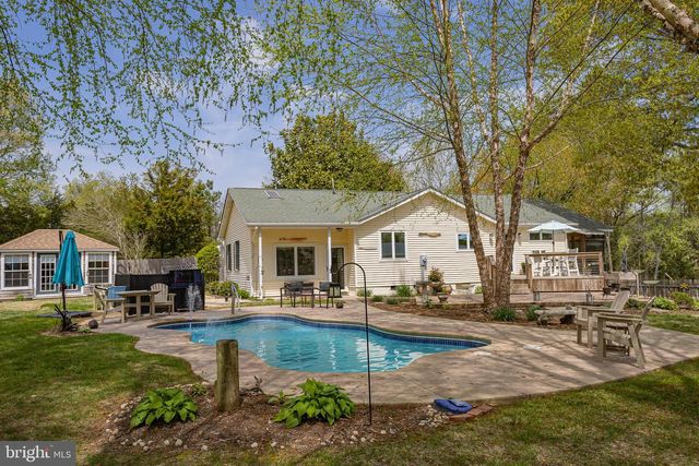 37 HICKORY LN, Reedville, VA 22539