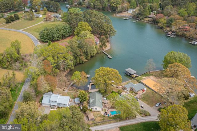 37 HICKORY LN, Reedville, VA 22539
