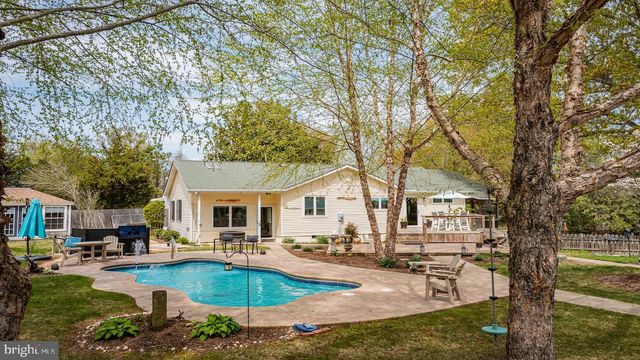 37 HICKORY LN, Reedville, VA 22539