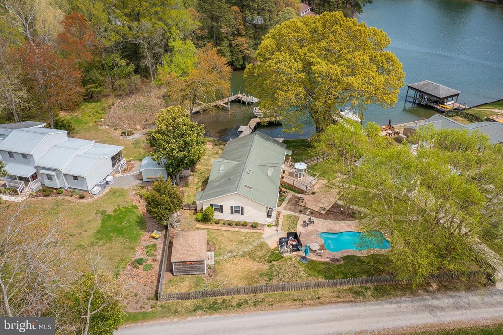 37 HICKORY LN, Reedville, VA 22539