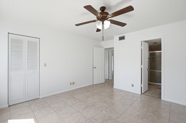 518 Shady Pine Way B2, Greenacres, FL 33415