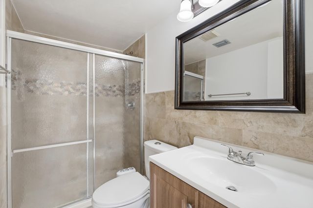 518 Shady Pine Way B2, Greenacres, FL 33415