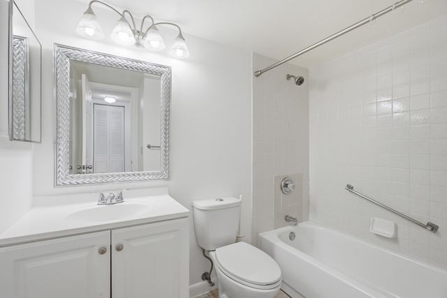 518 Shady Pine Way B2, Greenacres, FL 33415