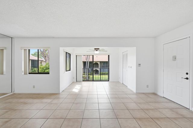 518 Shady Pine Way B2, Greenacres, FL 33415