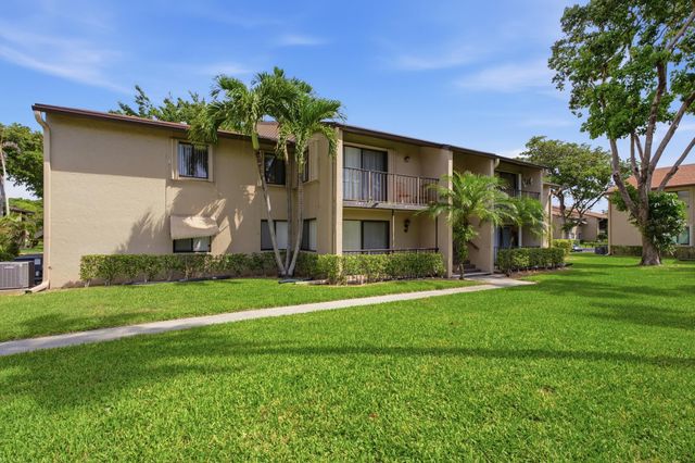 518 Shady Pine Way B2, Greenacres, FL 33415