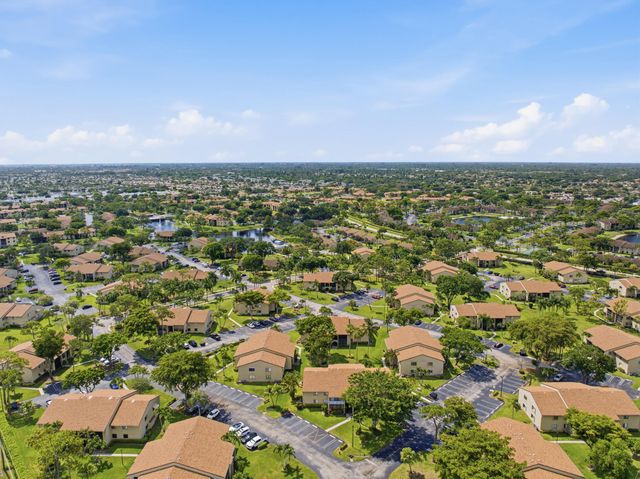 518 Shady Pine Way B2, Greenacres, FL 33415